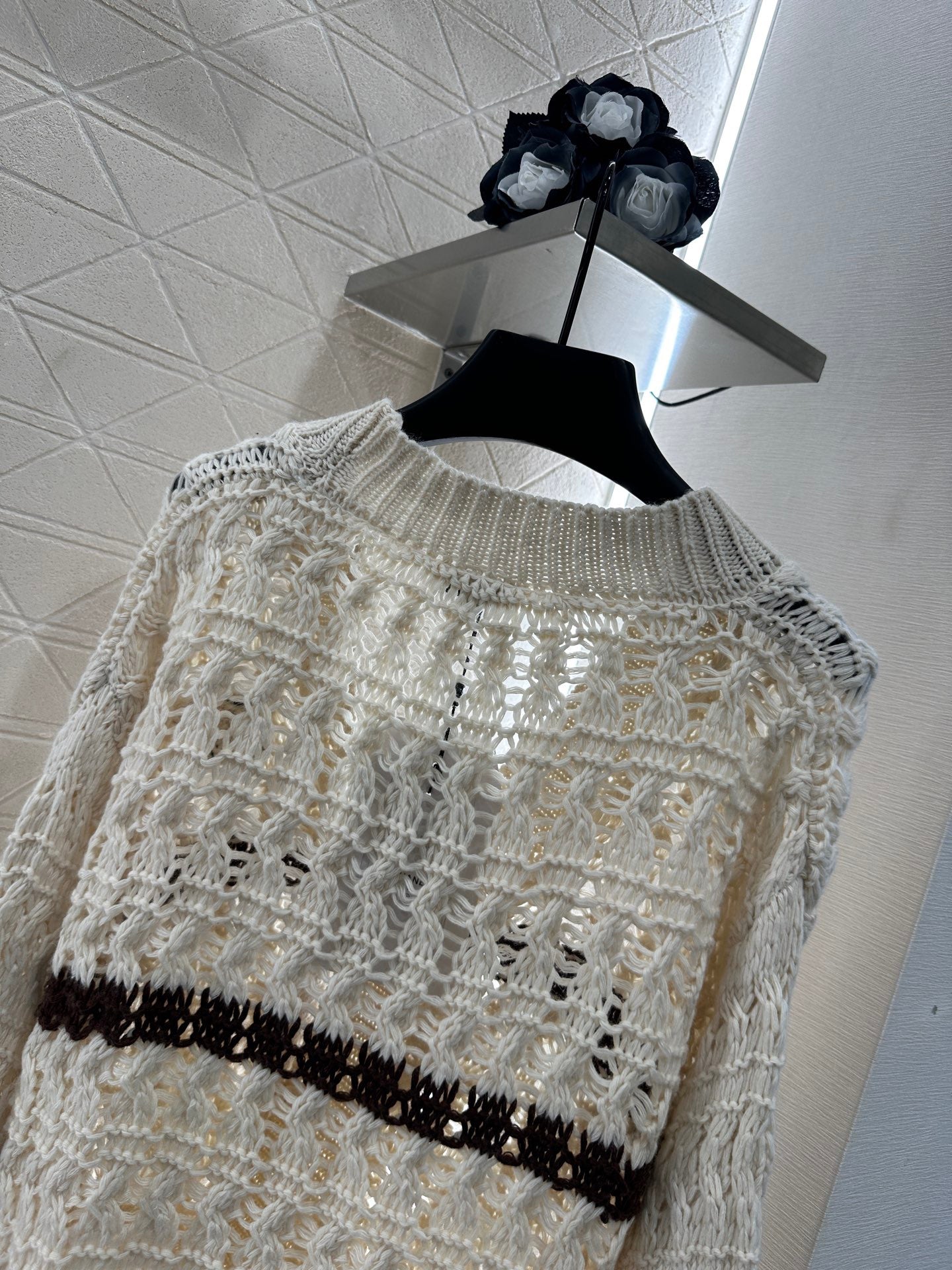 Cardigan au crochet de couleur contrastée