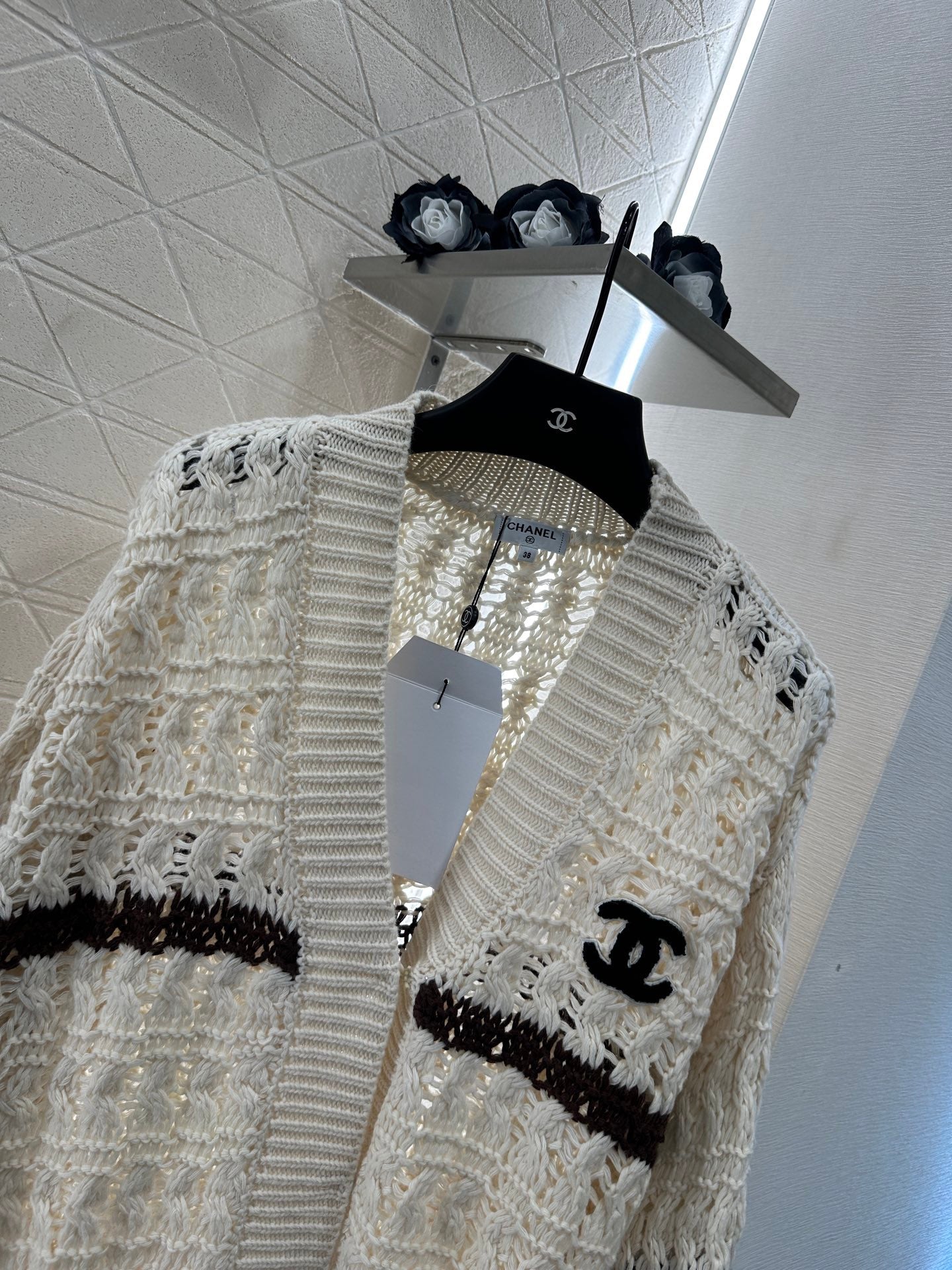 Cardigan au crochet de couleur contrastée