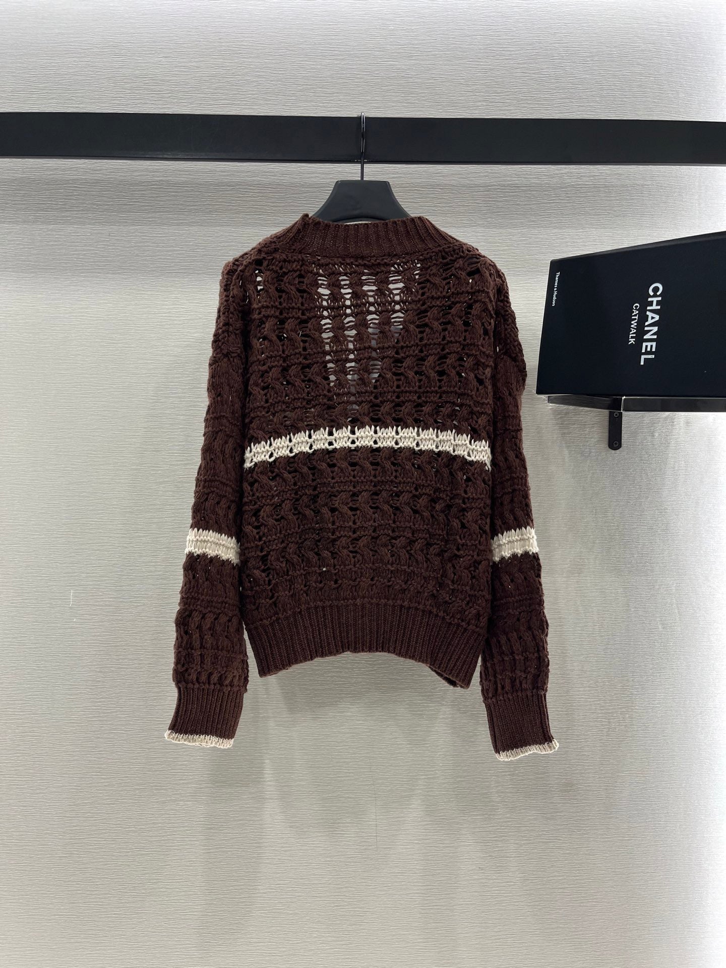 Cardigan au crochet de couleur contrastée