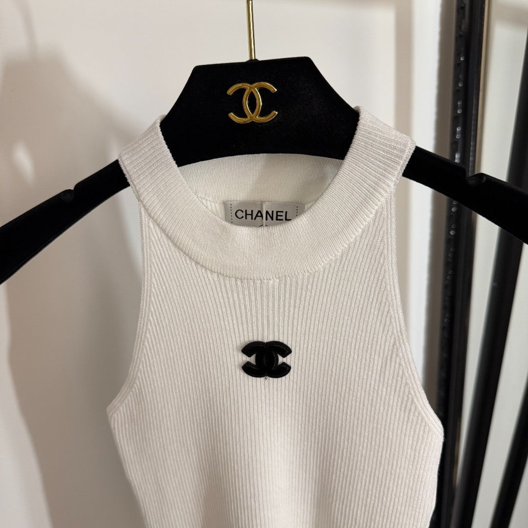 Strickweste mit Neckholder