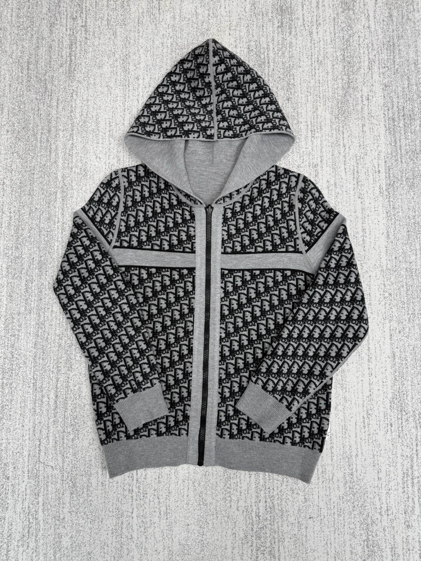 Reversible knitted jacket