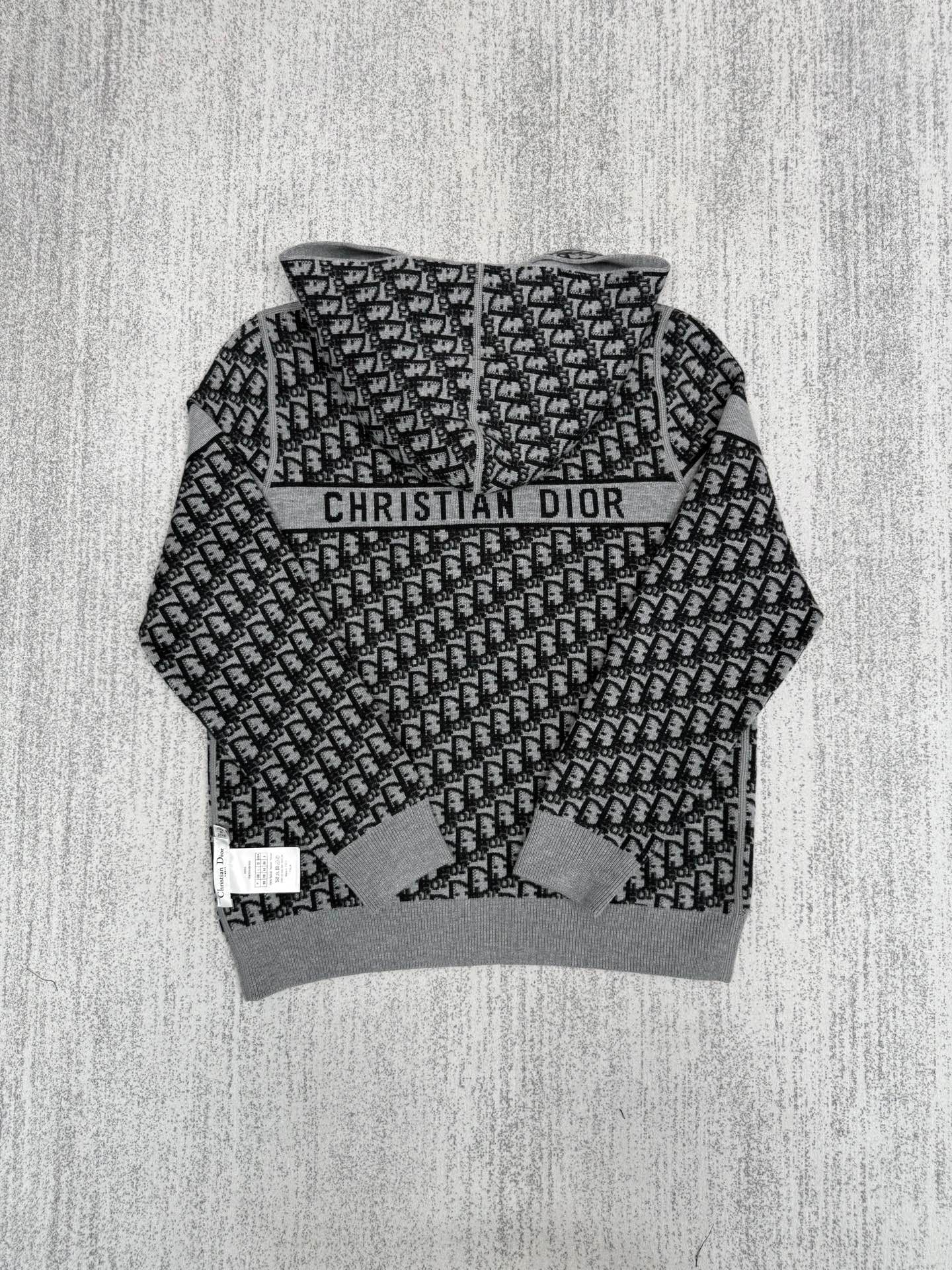 Reversible knitted jacket