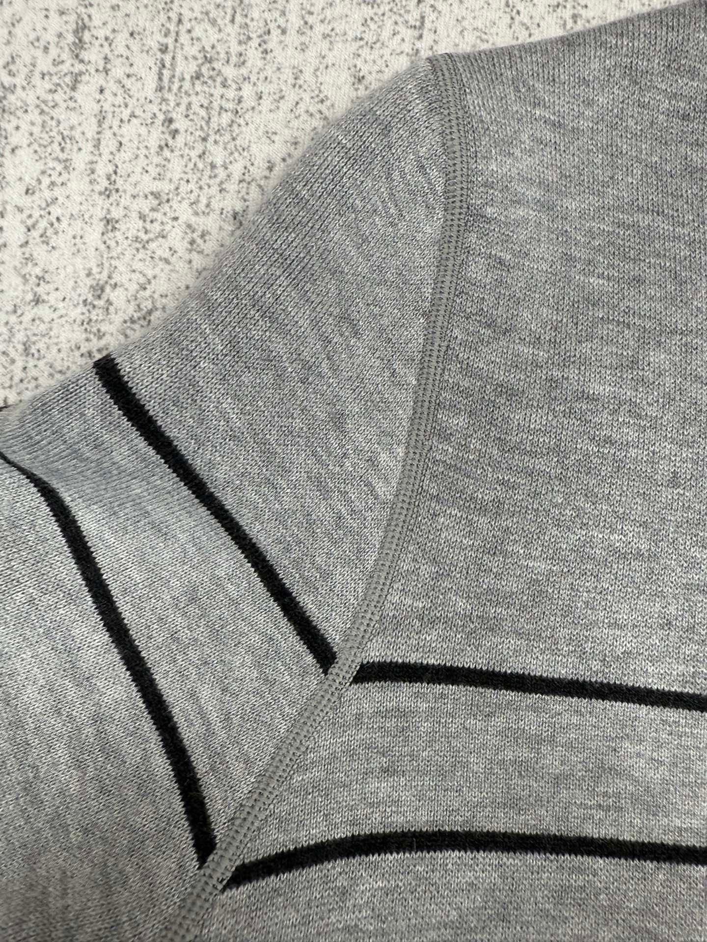 Reversible knitted jacket