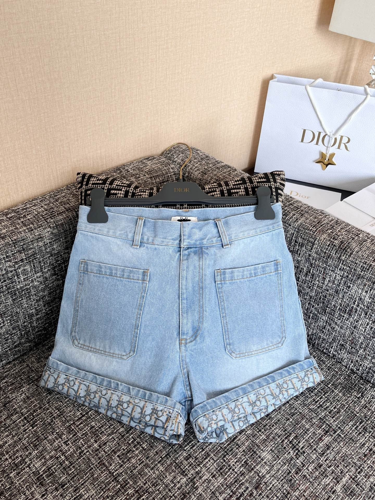 Denim tissé et teint sur mesure