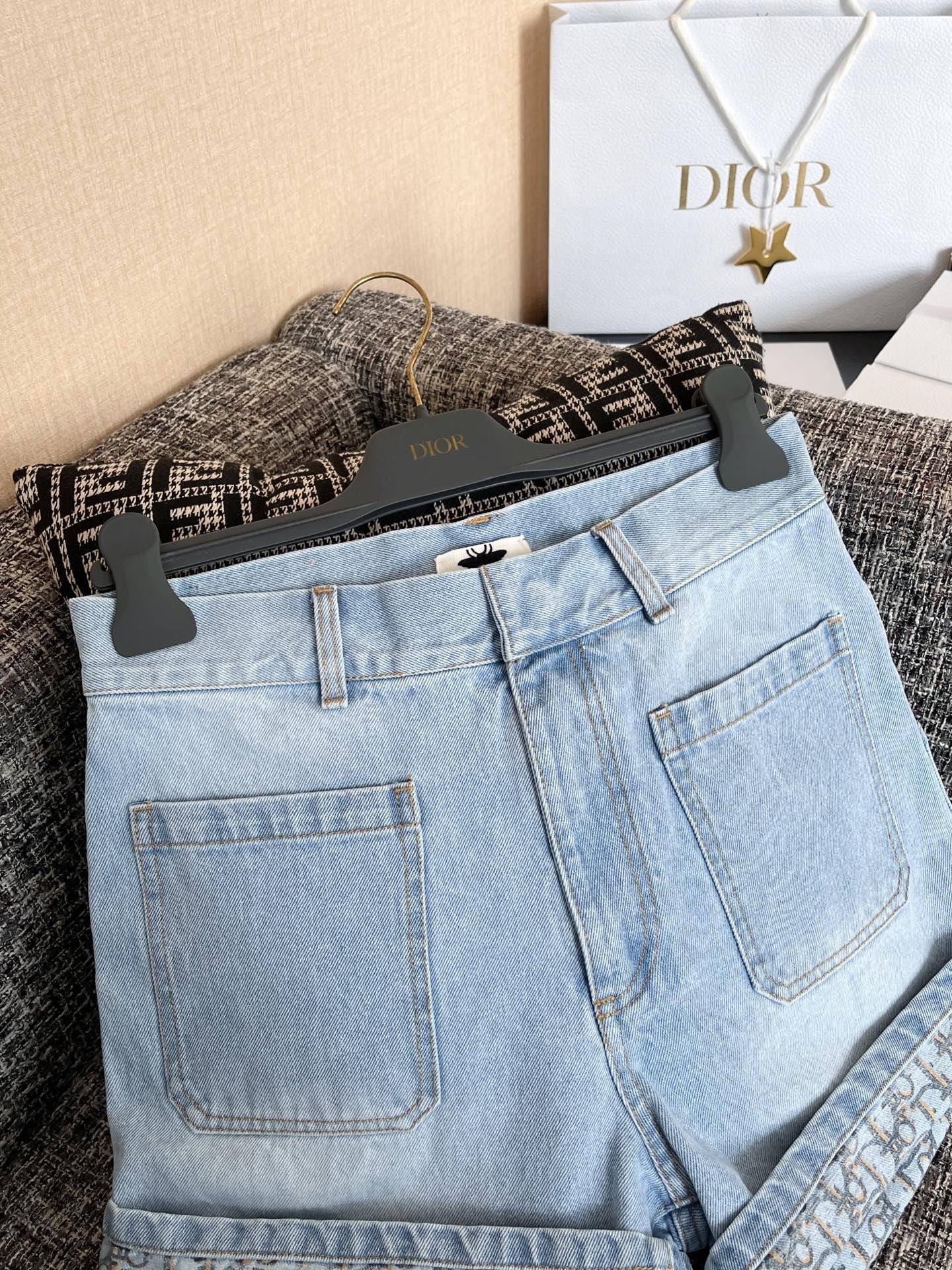 Denim tissé et teint sur mesure