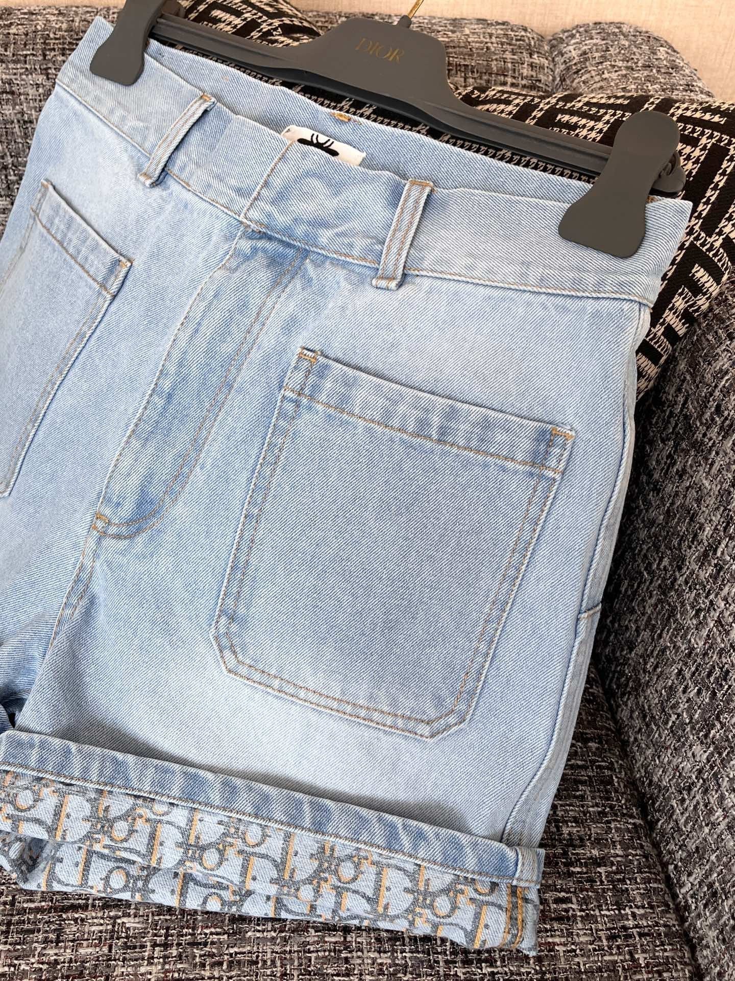Denim tissé et teint sur mesure