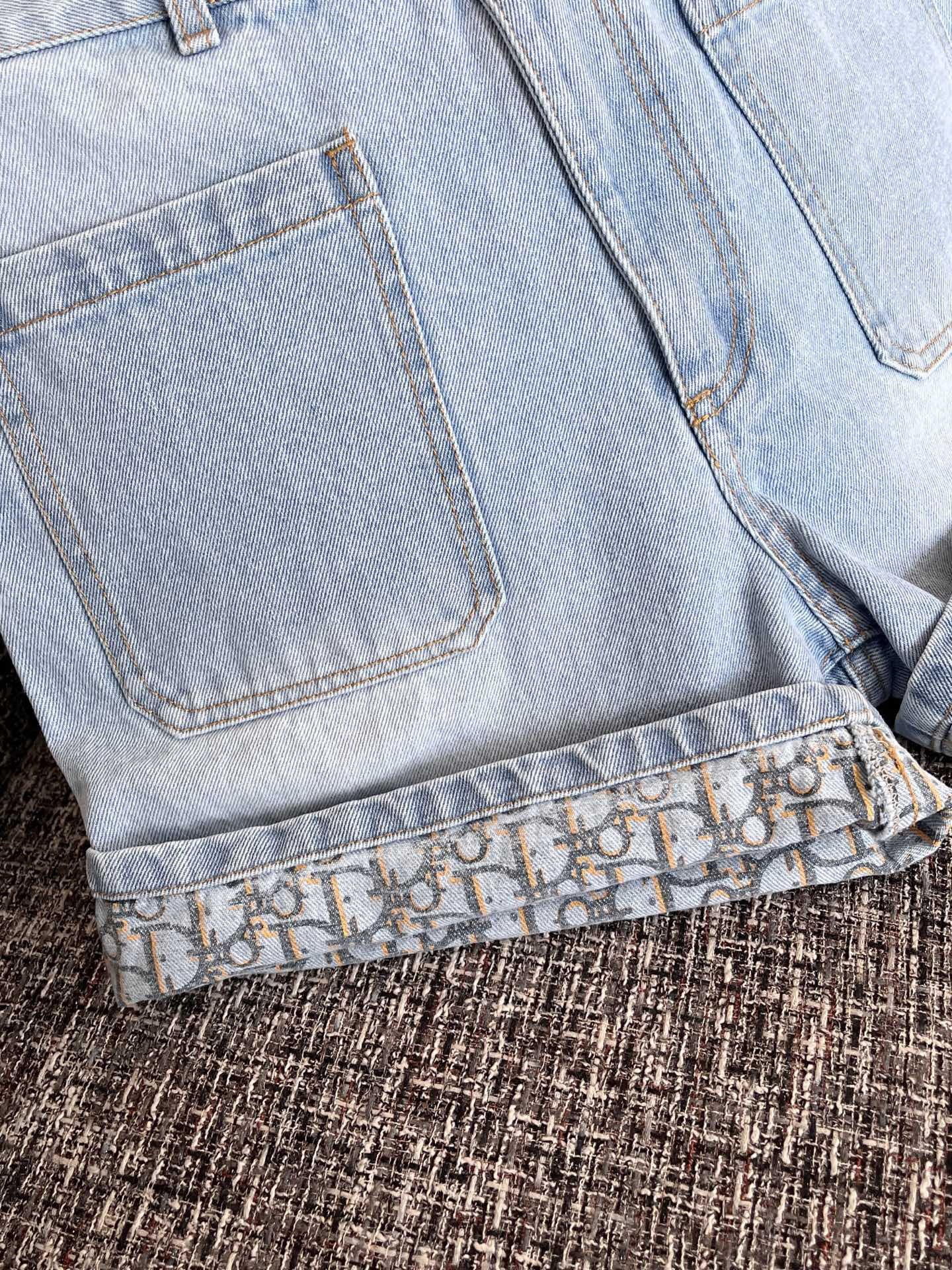 Denim tissé et teint sur mesure