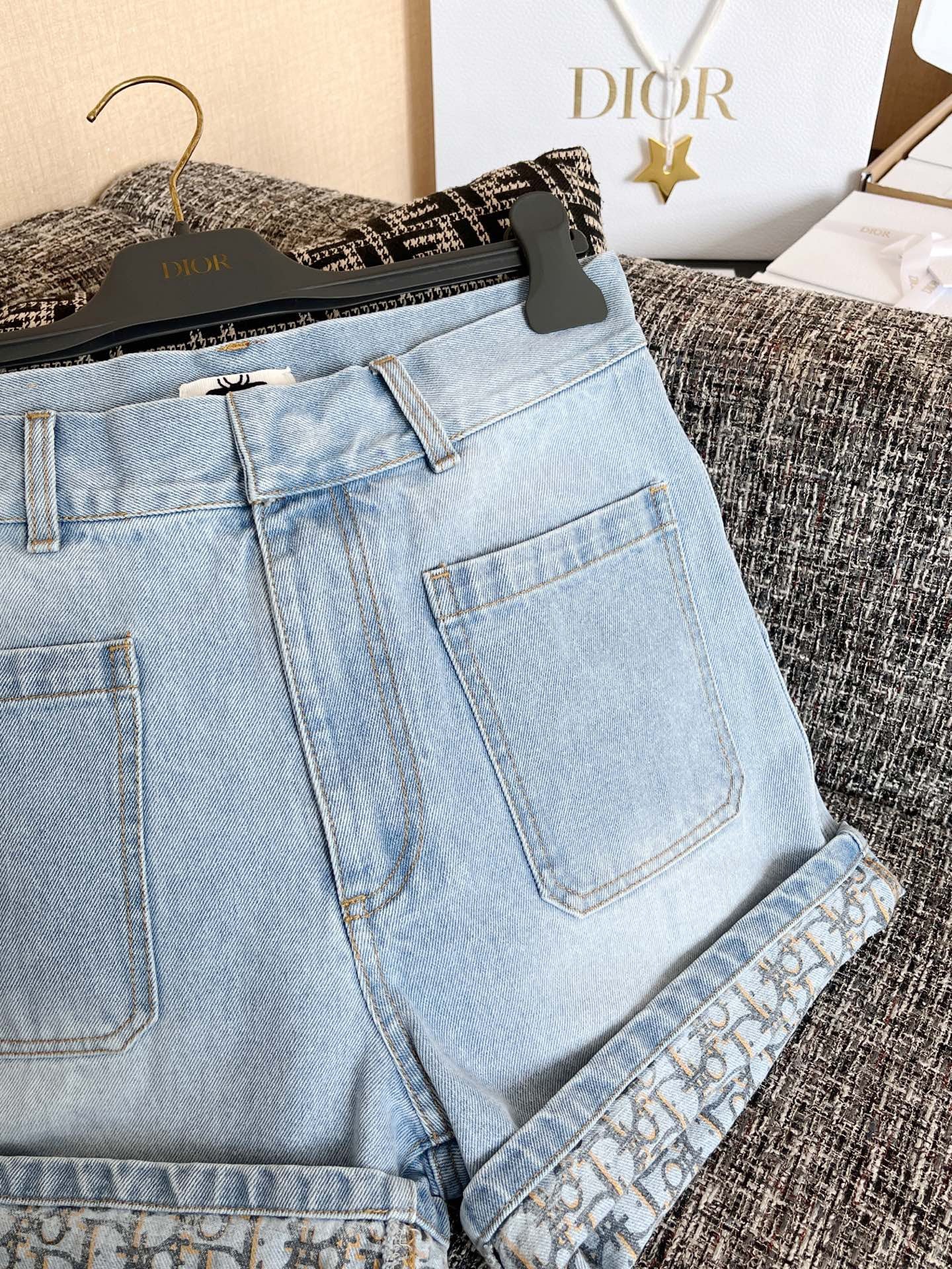Denim tissé et teint sur mesure