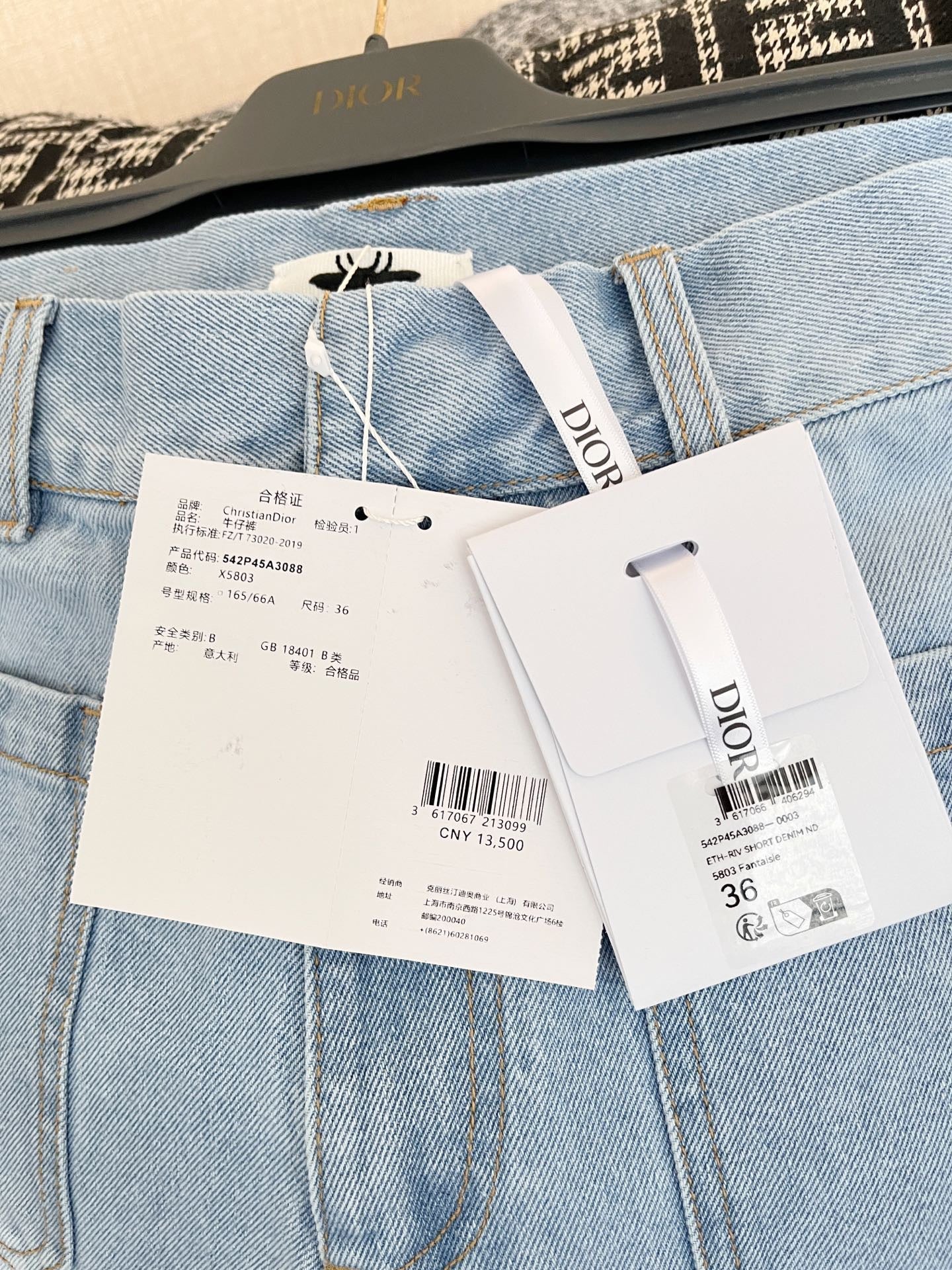 Denim tissé et teint sur mesure