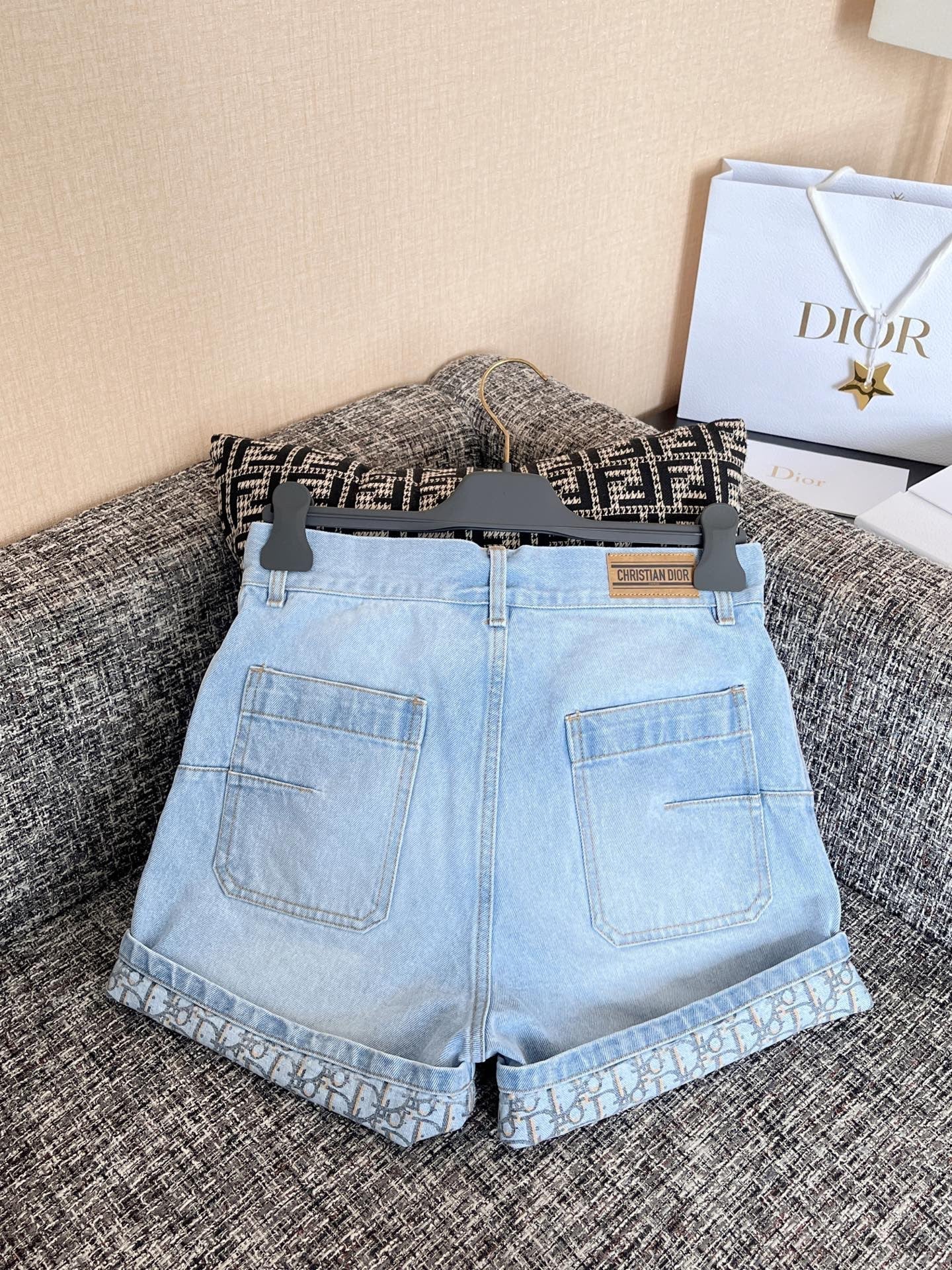 Denim tissé et teint sur mesure