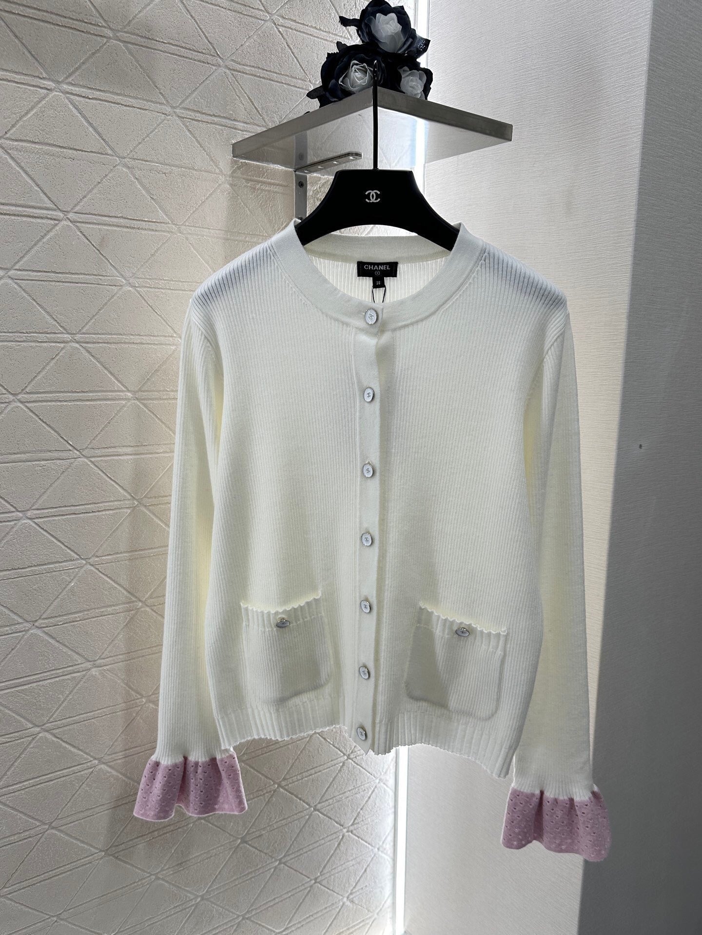 Cardigan tricoté à empiècements de couleur contrastée