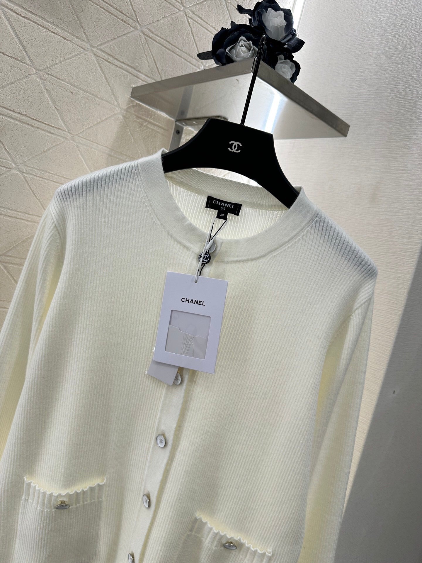 Cardigan tricoté à empiècements de couleur contrastée