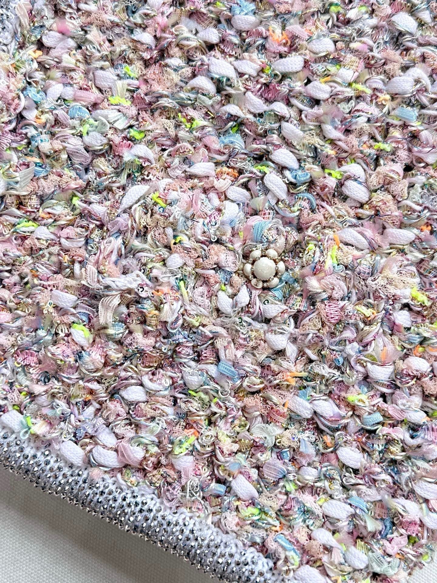 Cardigan tissé en fil teint sur mesure et bordure en losanges