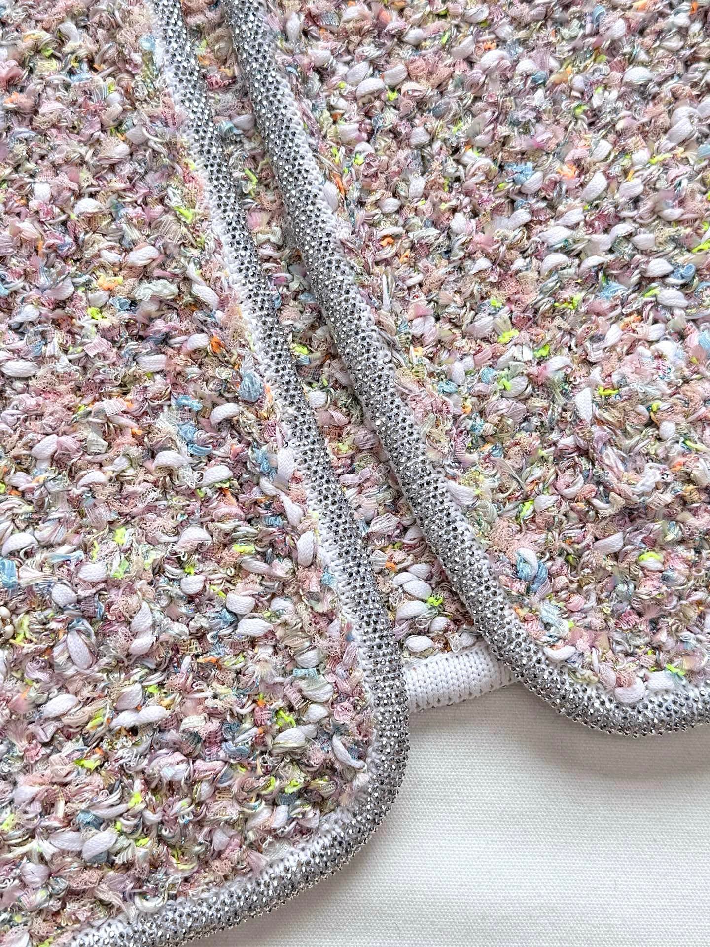 Cardigan tissé en fil teint sur mesure et bordure en losanges