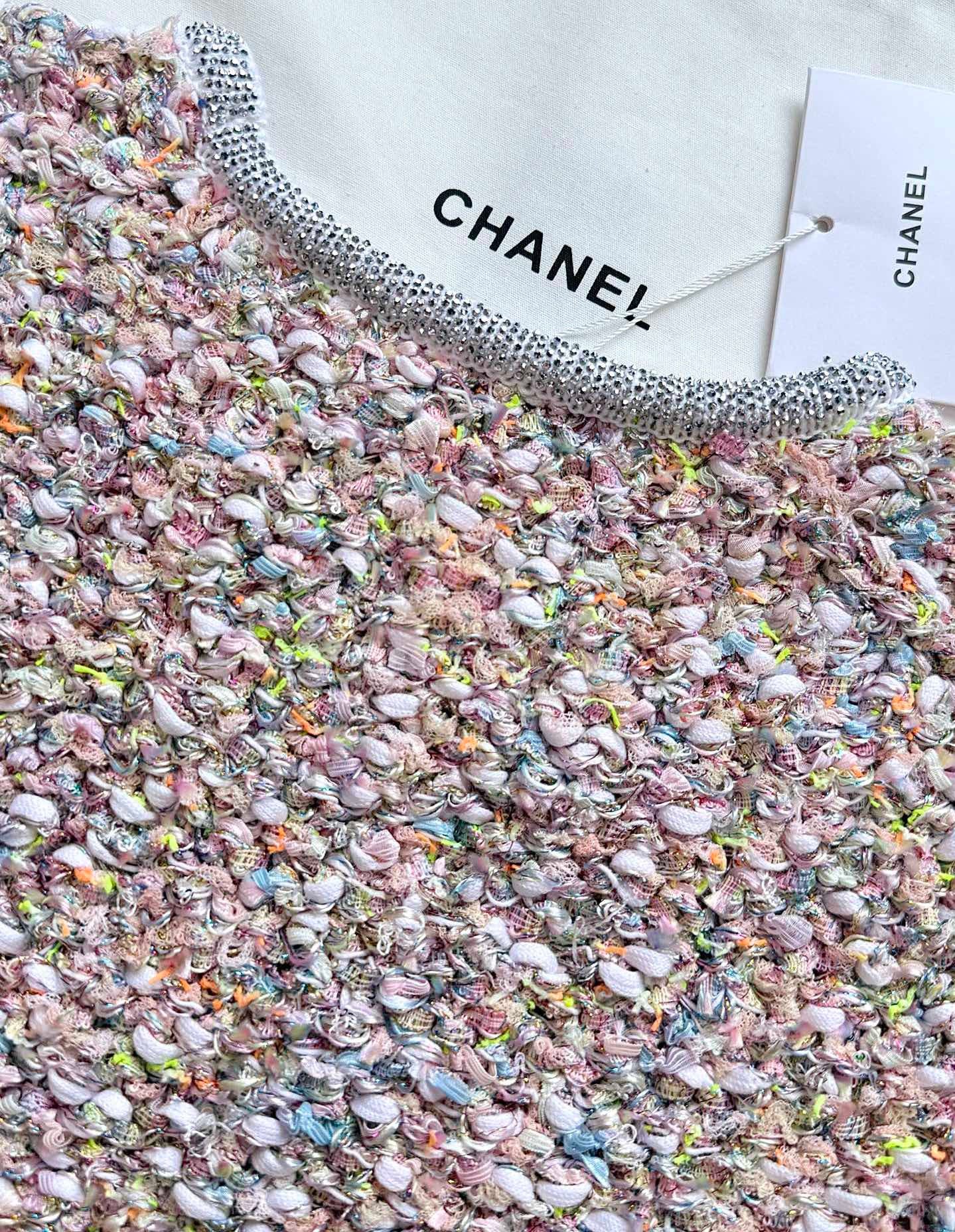 Cardigan tissé en fil teint sur mesure et bordure en losanges