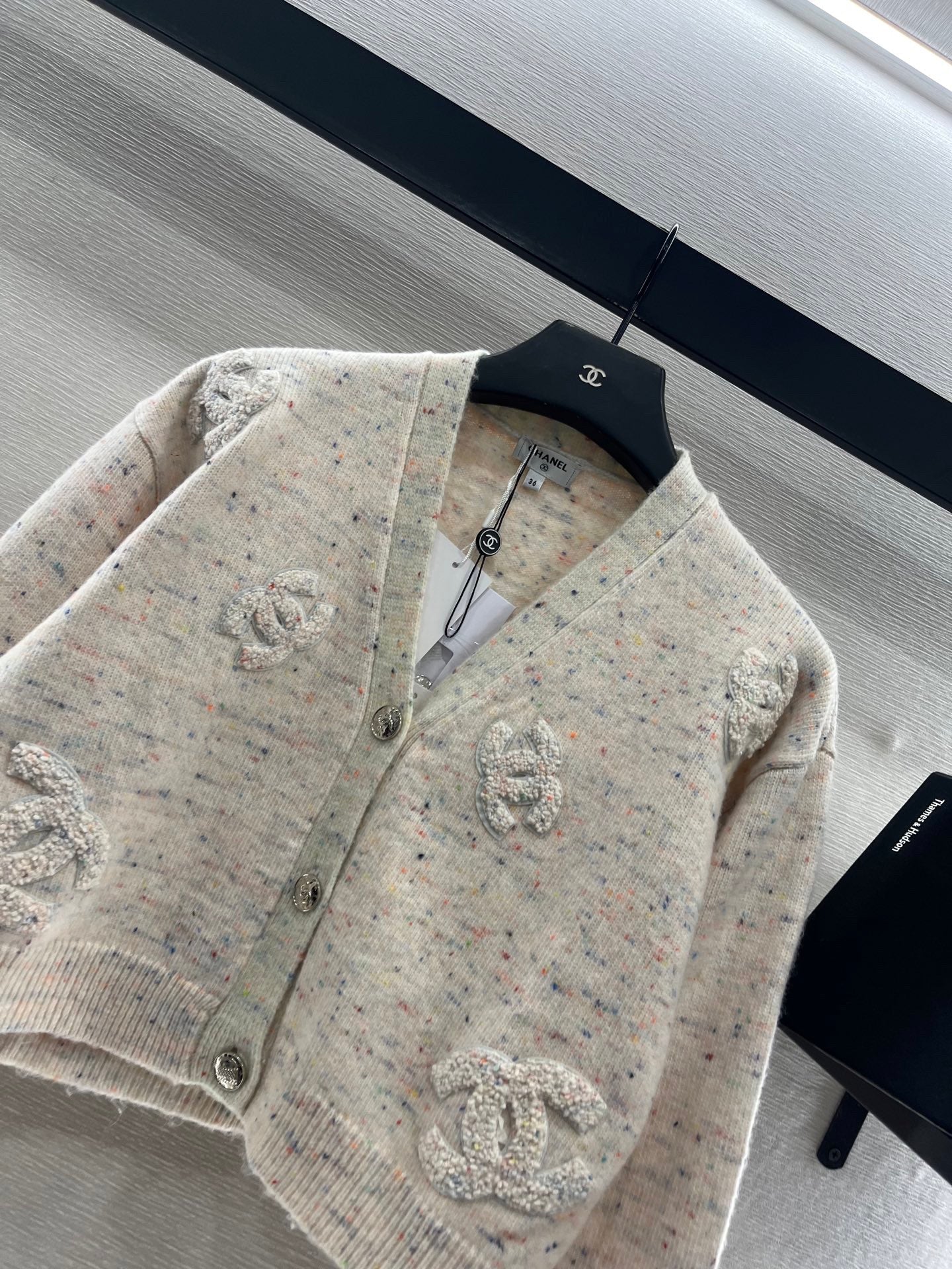 Cardigan tricoté à double lettre