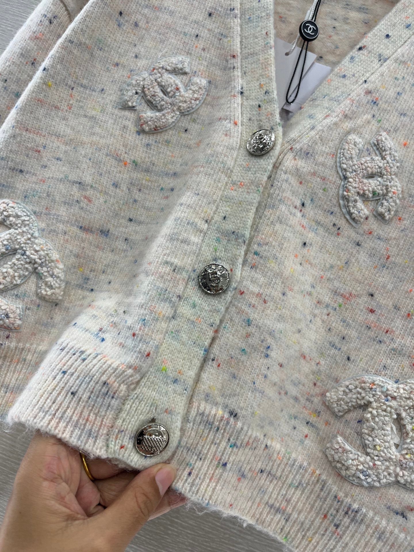 Cardigan tricoté à double lettre