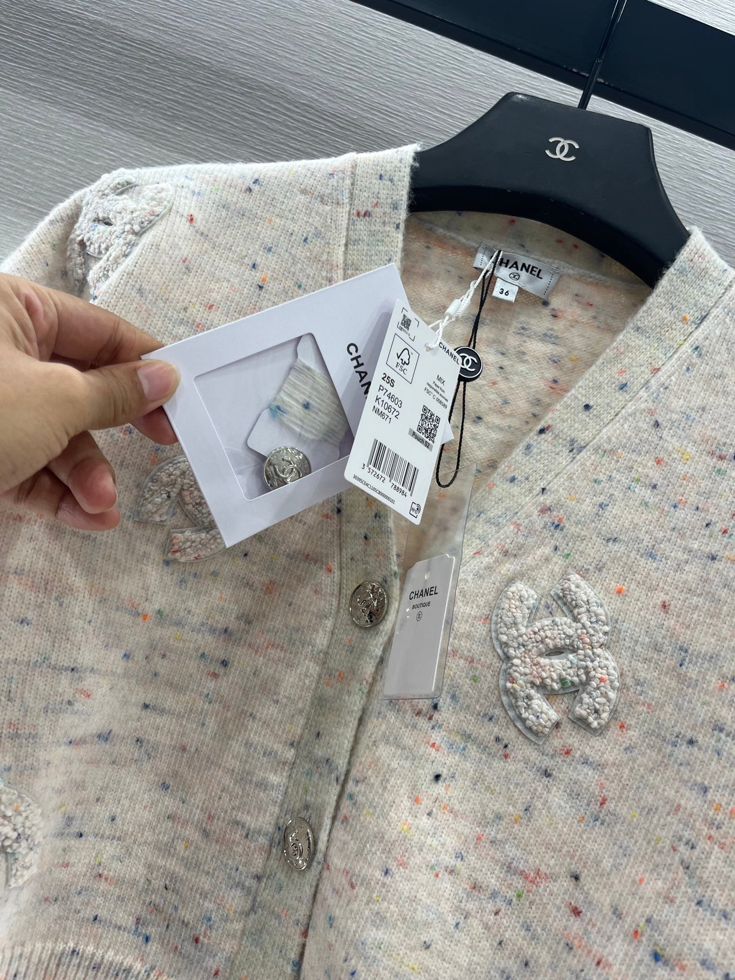 Cardigan tricoté à double lettre