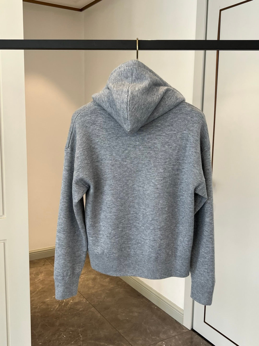 Strickjacke mit Kapuze und Reißverschluss