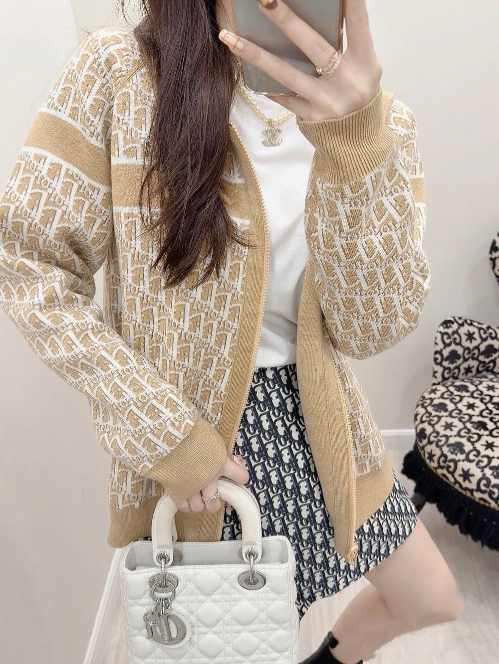 Wendbare Jacquard-Wolljacke mit Kapuze und Reißverschluss