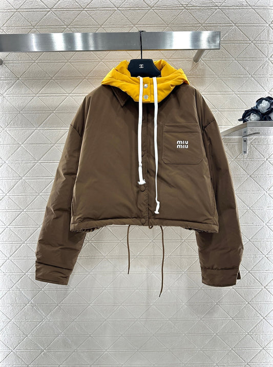 Contrast color hooded down jacket