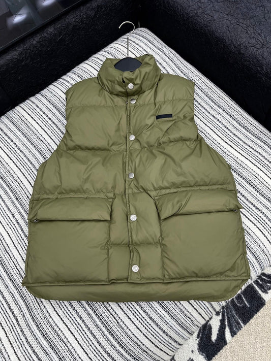 Autumn and winter down vest