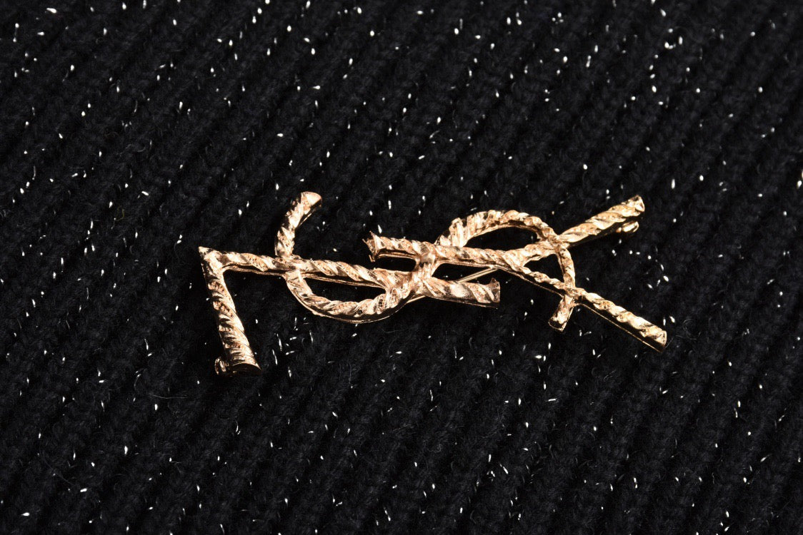 Saint Lau Brosche Cardigan Pullover