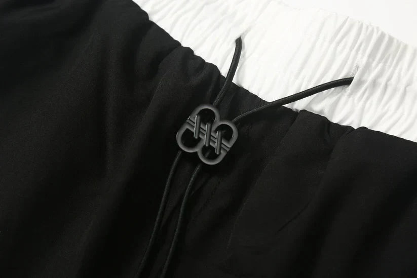 Frühling und Sommer bestickte Shorts mit dreidimensionalen Gurtnähten in Kontrastfarbe