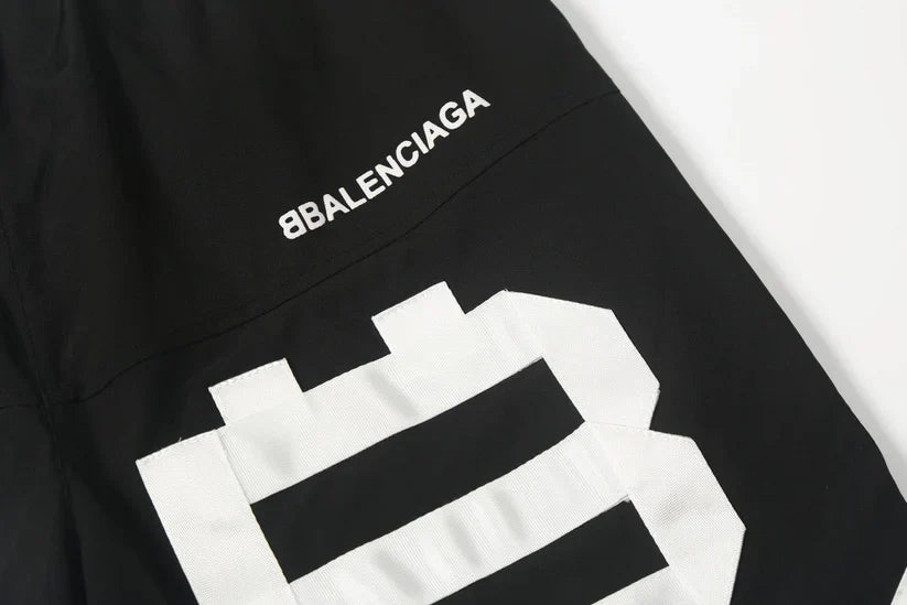 Frühling und Sommer bestickte Shorts mit dreidimensionalen Gurtnähten in Kontrastfarbe