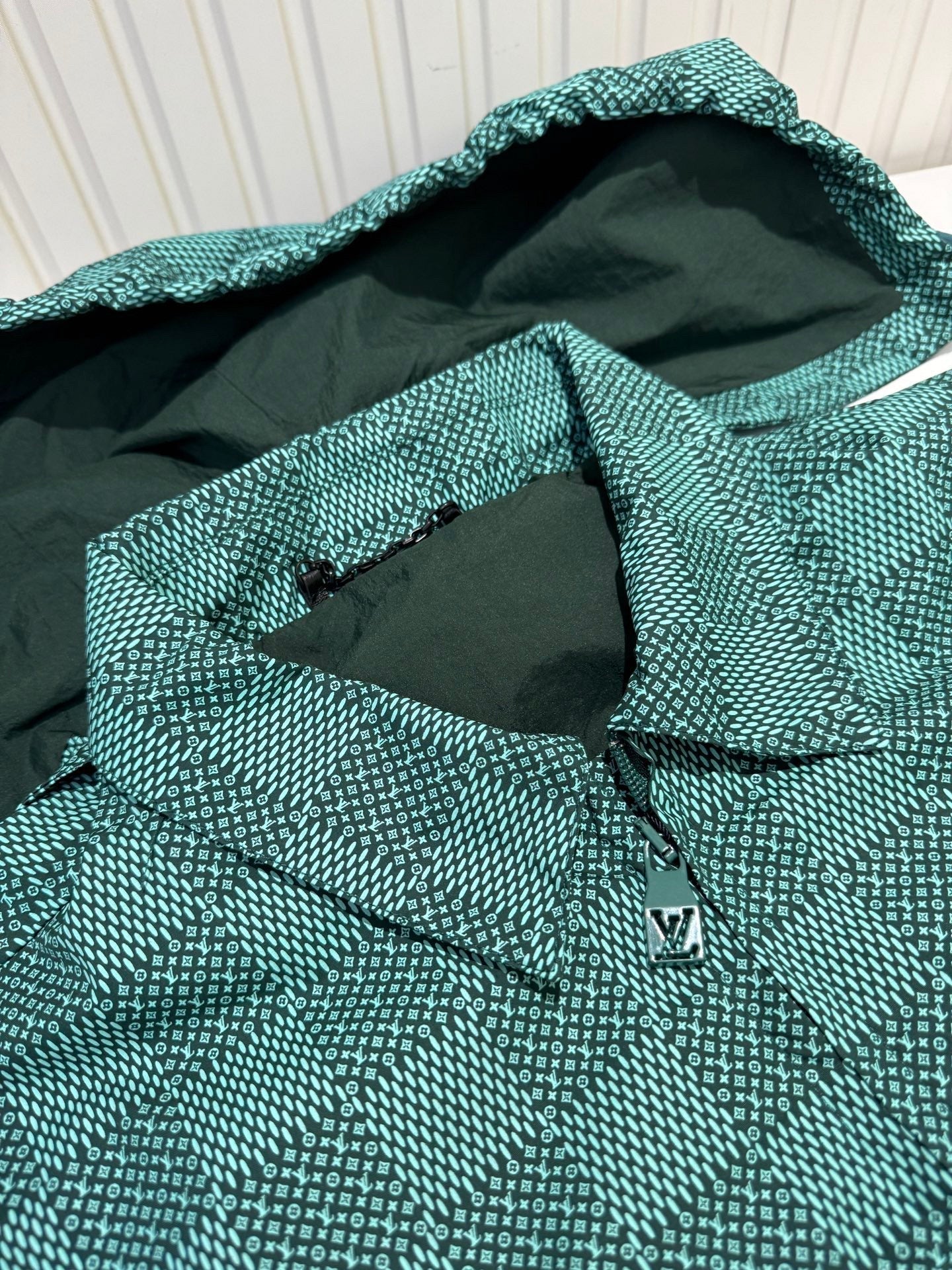 Veste coupe-vent à capuche à damier 24FW NEW L