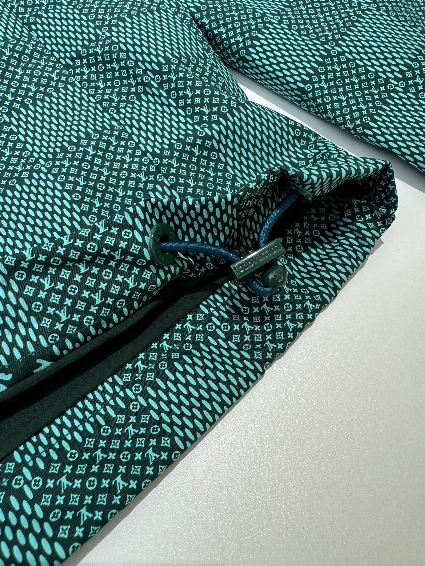 Veste coupe-vent à capuche à damier 24FW NEW L