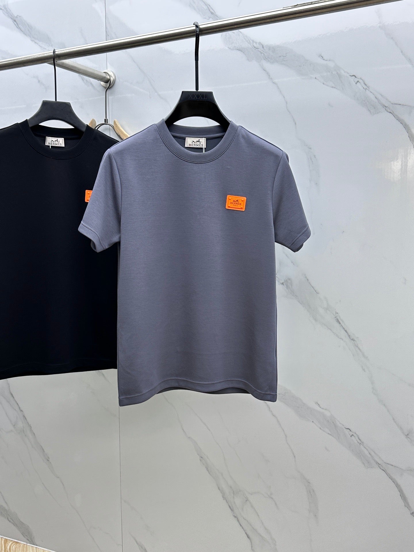 T-Shirt mit Logo auf der Brust