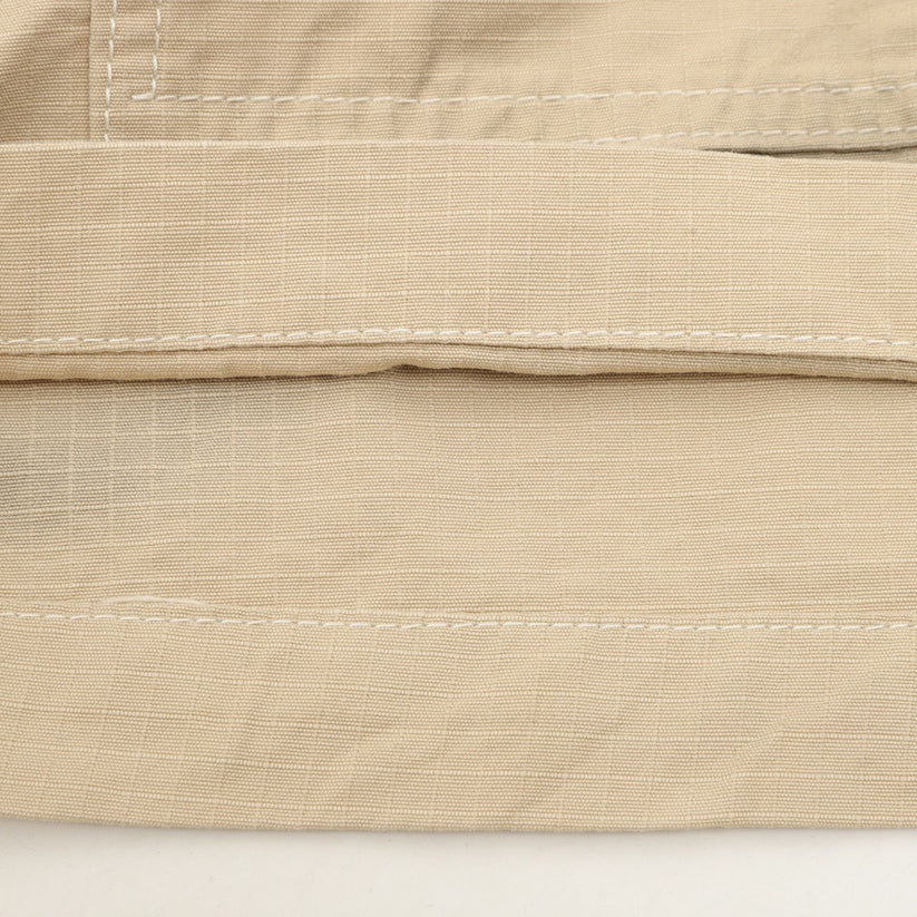 Schwerer, handbemalter, schmutziger Stoff mit Taschen-Denim