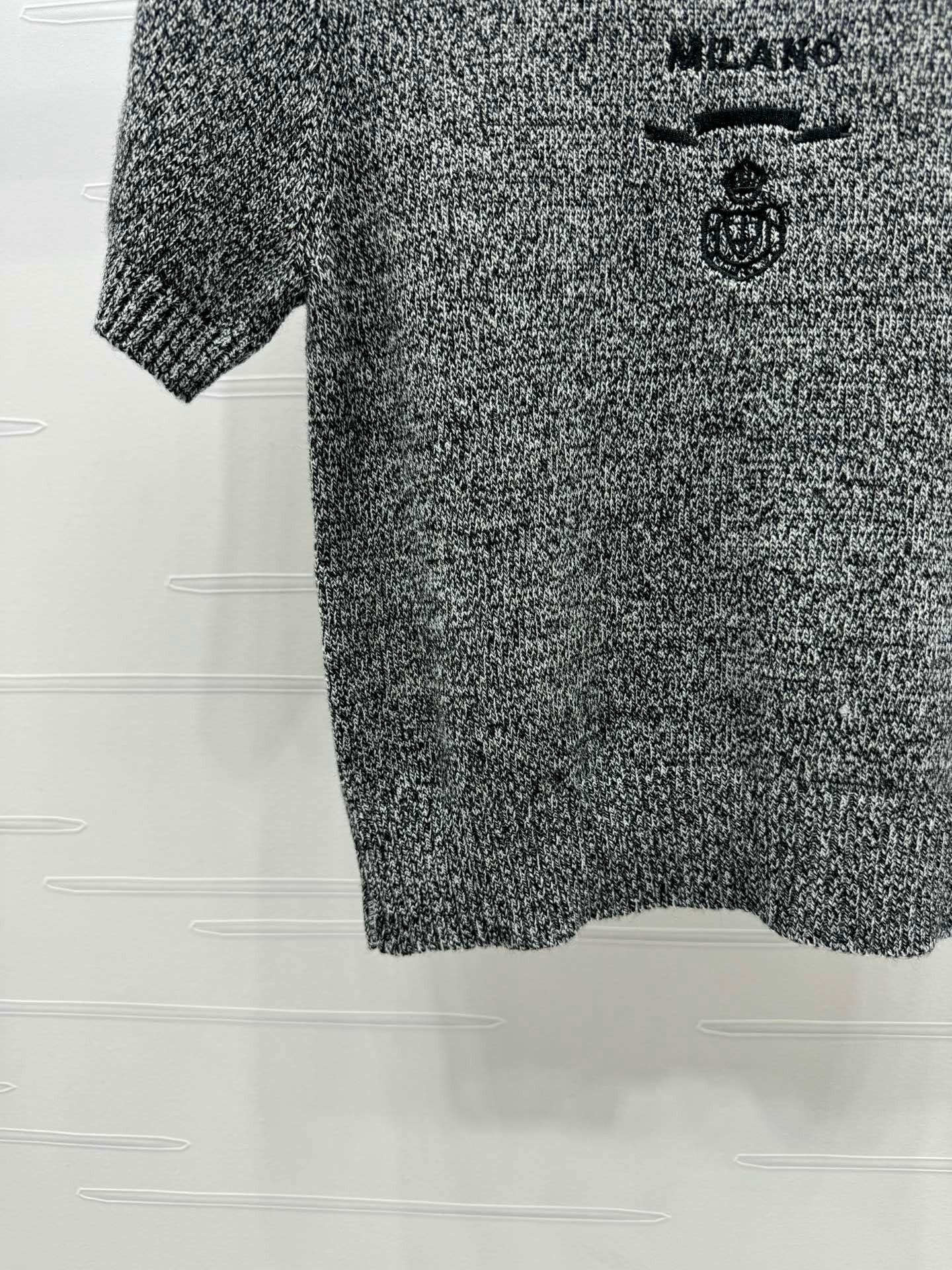 Rundhalsausschnitt, kurze Ärmel