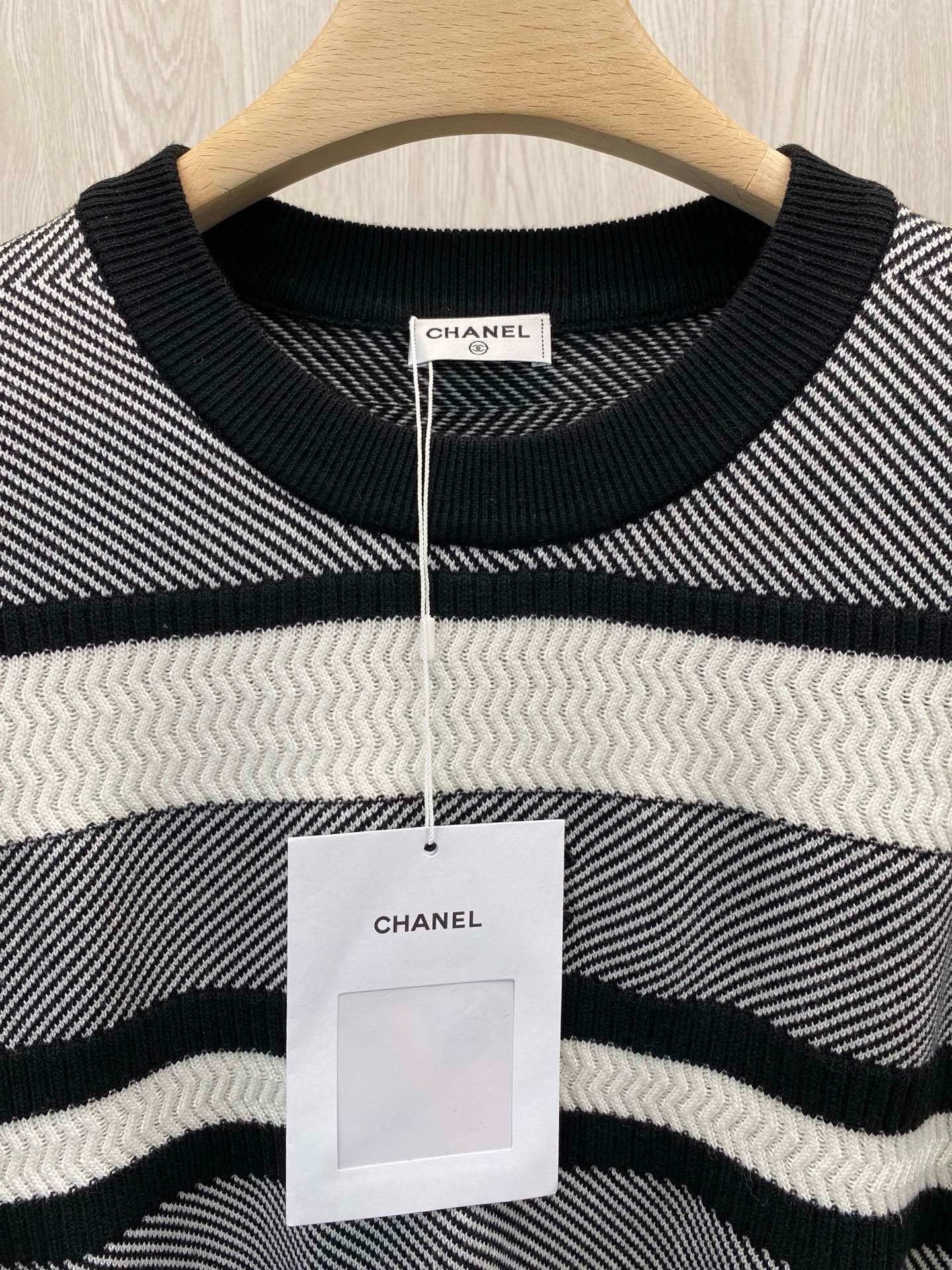 Pull en tricot rayé brodé automne et hiver Xiao Xiang