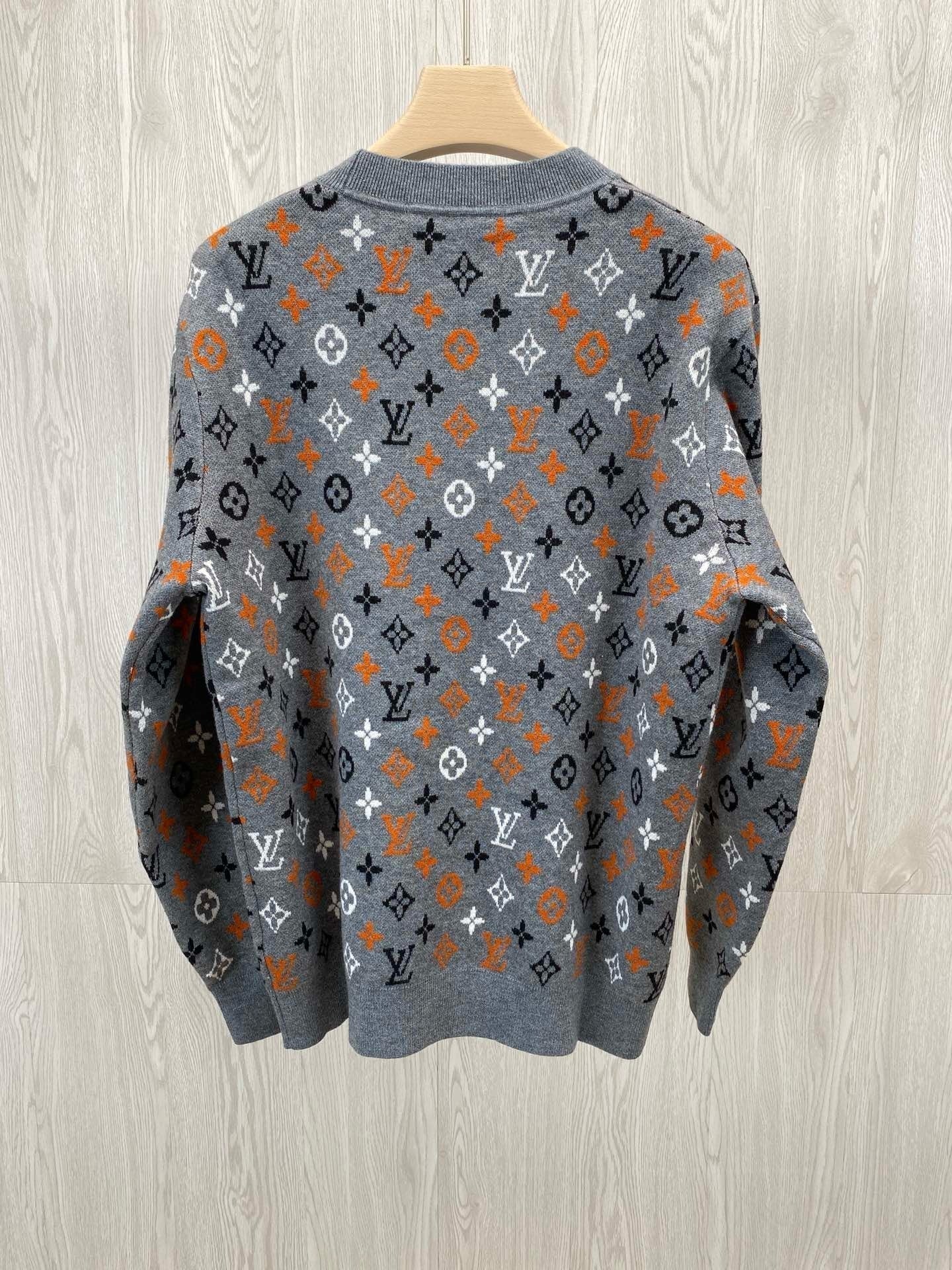 Jacquard monogramme floral classique et ancien, déchiré ! Pull style couple