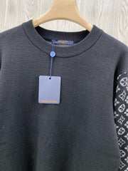 pull monogramme