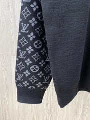 pull monogramme