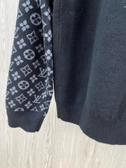 pull monogramme