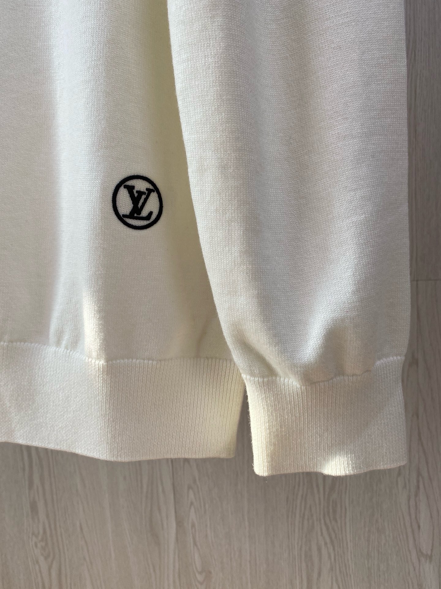 pull en tricot blanc à double rayure avec logo appliqué pour couple