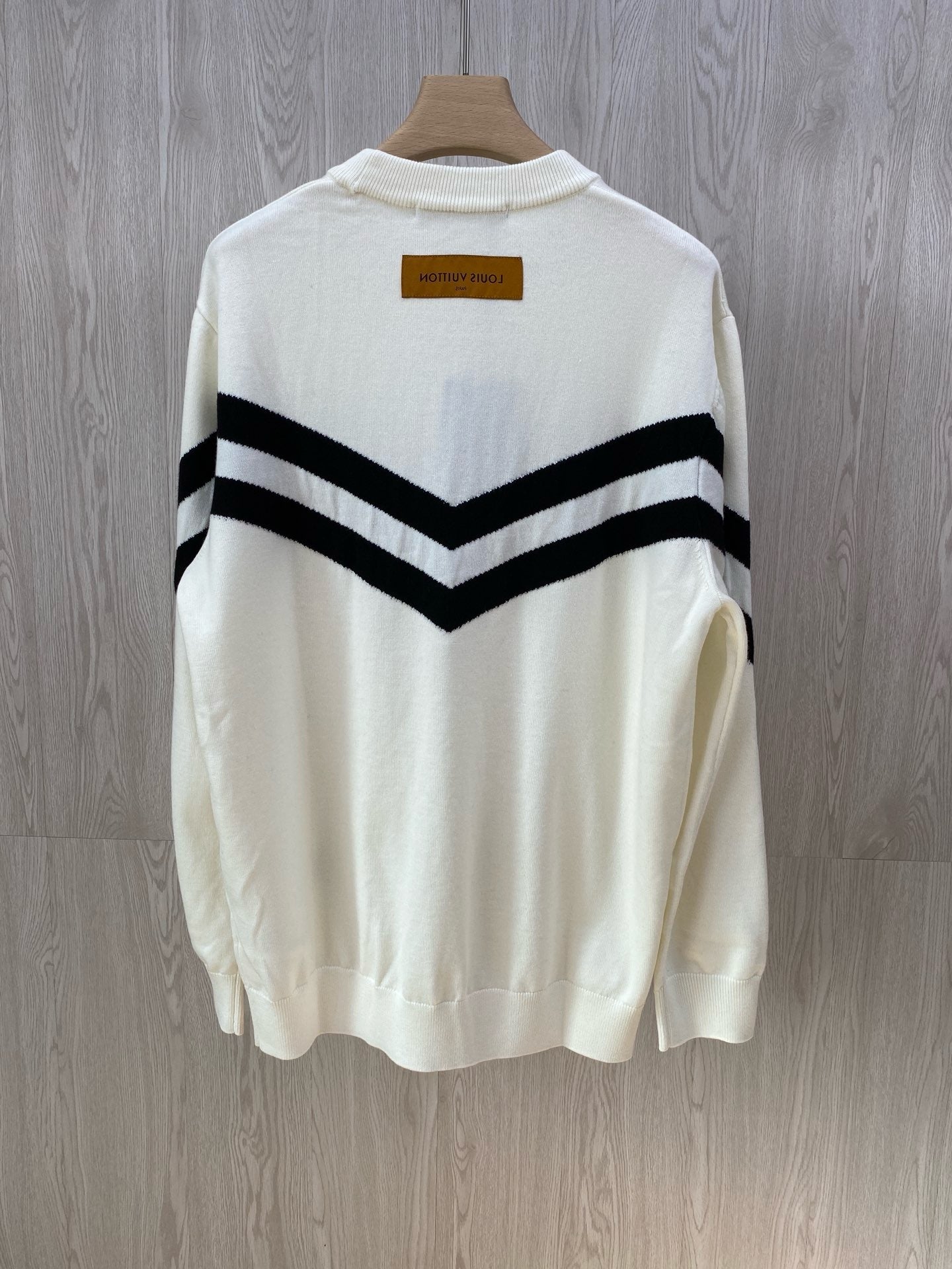 pull en tricot blanc à double rayure avec logo appliqué pour couple