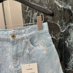Light-colored jacquard print denim shorts