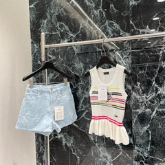 Light-colored jacquard print denim shorts