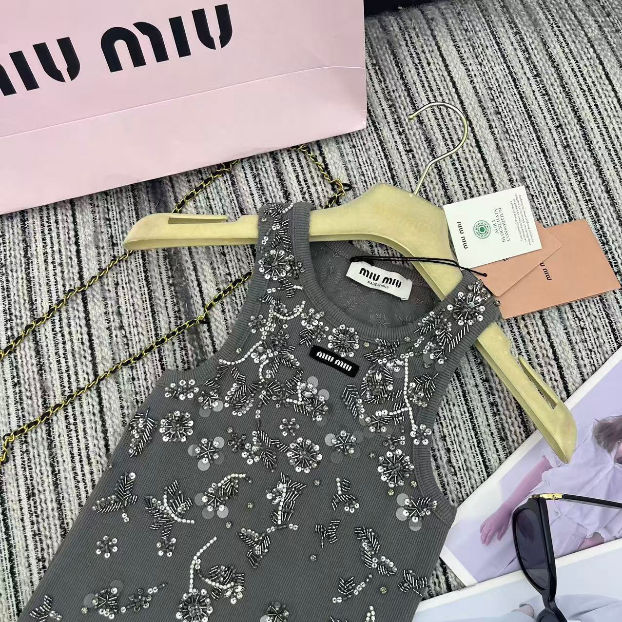 Schwere Weste mit Blumenperlen