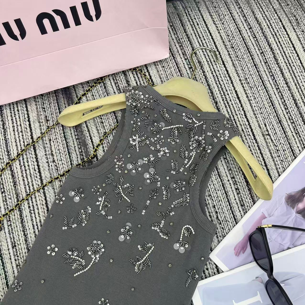 Schwere Weste mit Blumenperlen