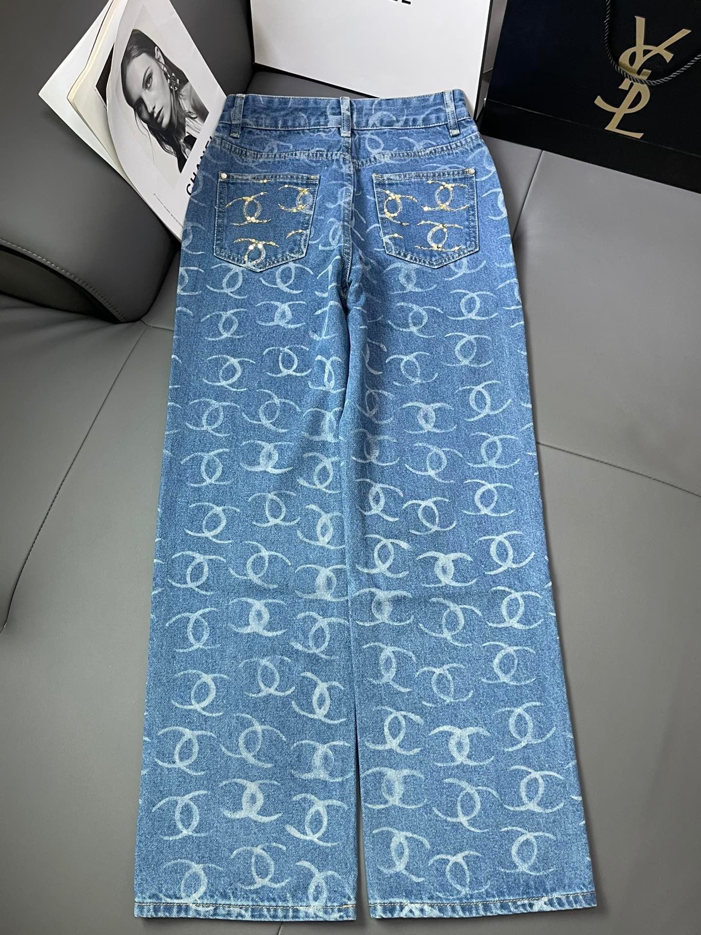 Poches arrière double C entièrement imprimées avec coutures à la main