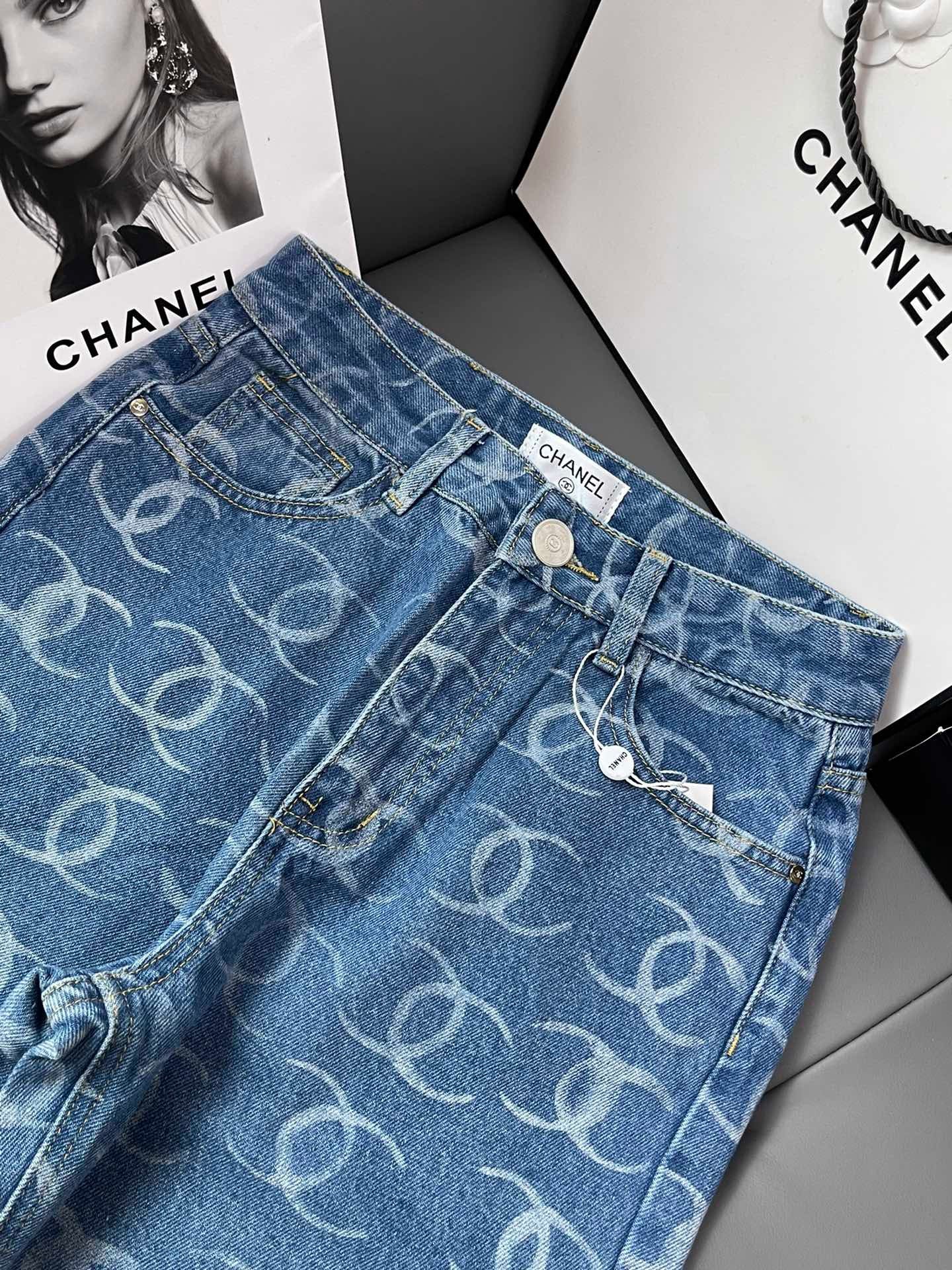 Poches arrière double C entièrement imprimées avec coutures à la main