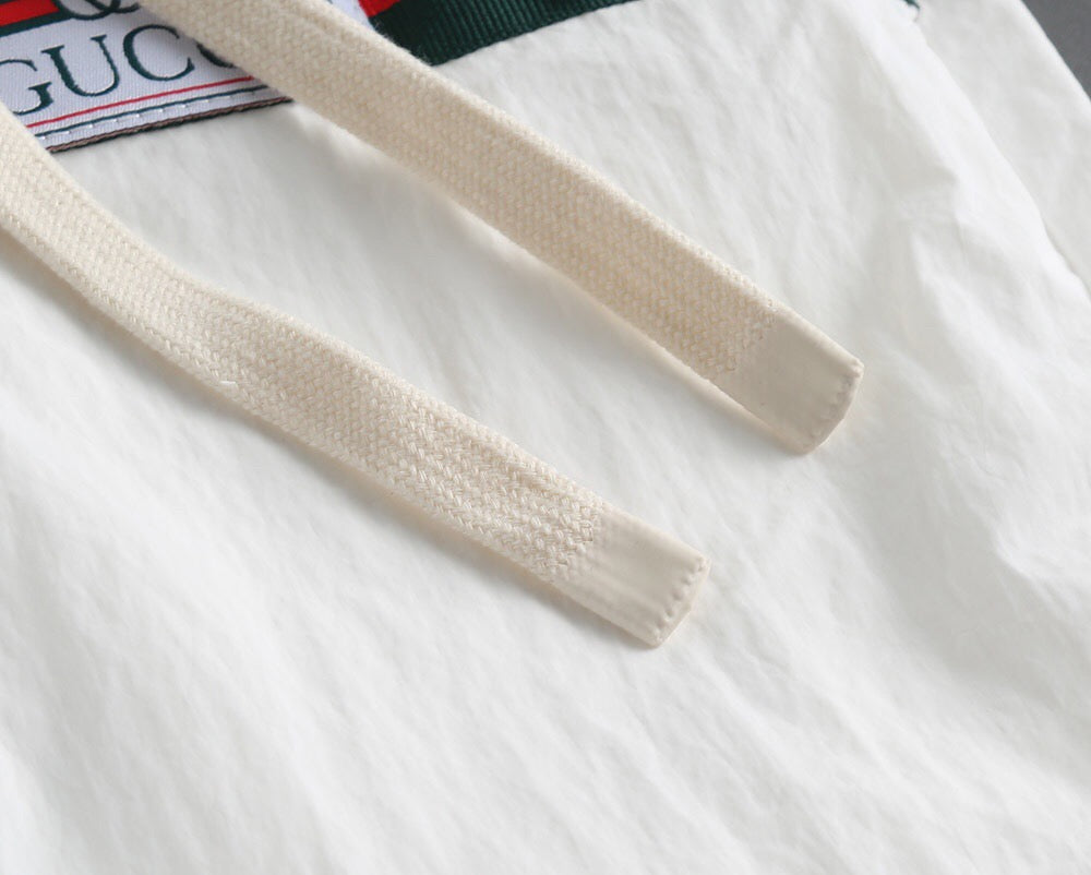 Gleicher Stil für Männer und Frauen. Sommer-Sonnenschutzkleidungs-Shorts-Set