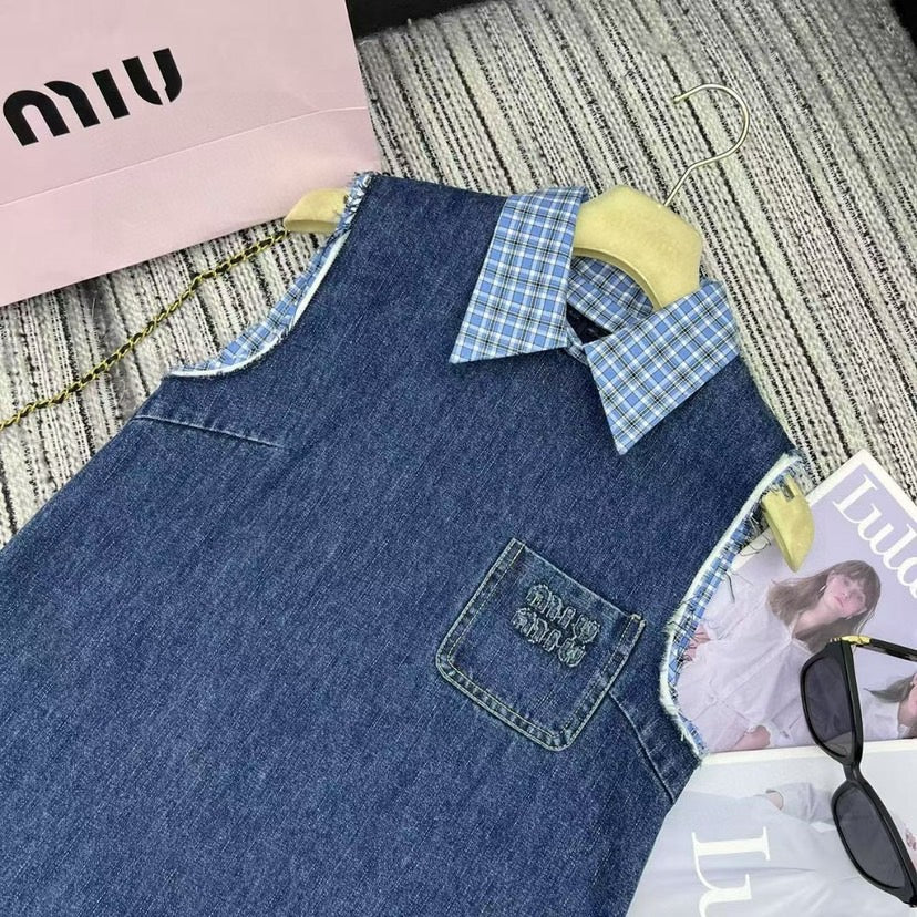 Taschenbrief-Patch-Stickerei Plaid Stitching Revers Ärmelloses Jeanswestenkleid