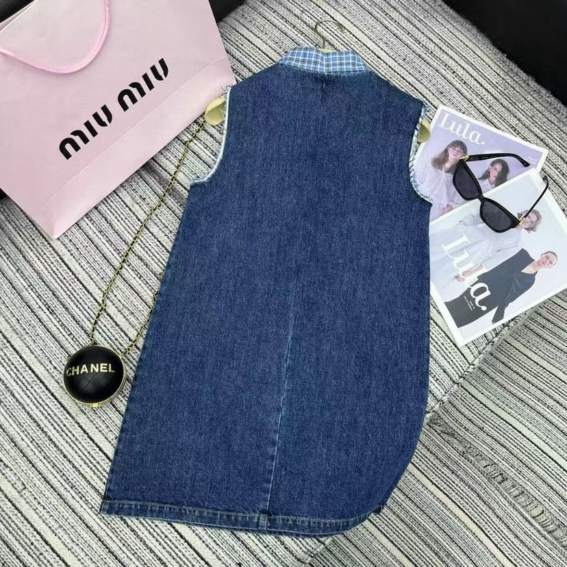 Taschenbrief-Patch-Stickerei Plaid Stitching Revers Ärmelloses Jeanswestenkleid